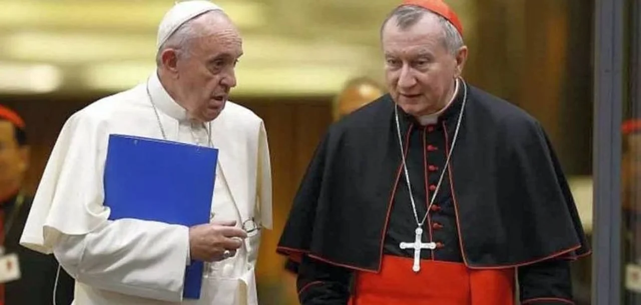 Cardenal Parolin calificó de «especulación inútil» una renuncia de Francisco