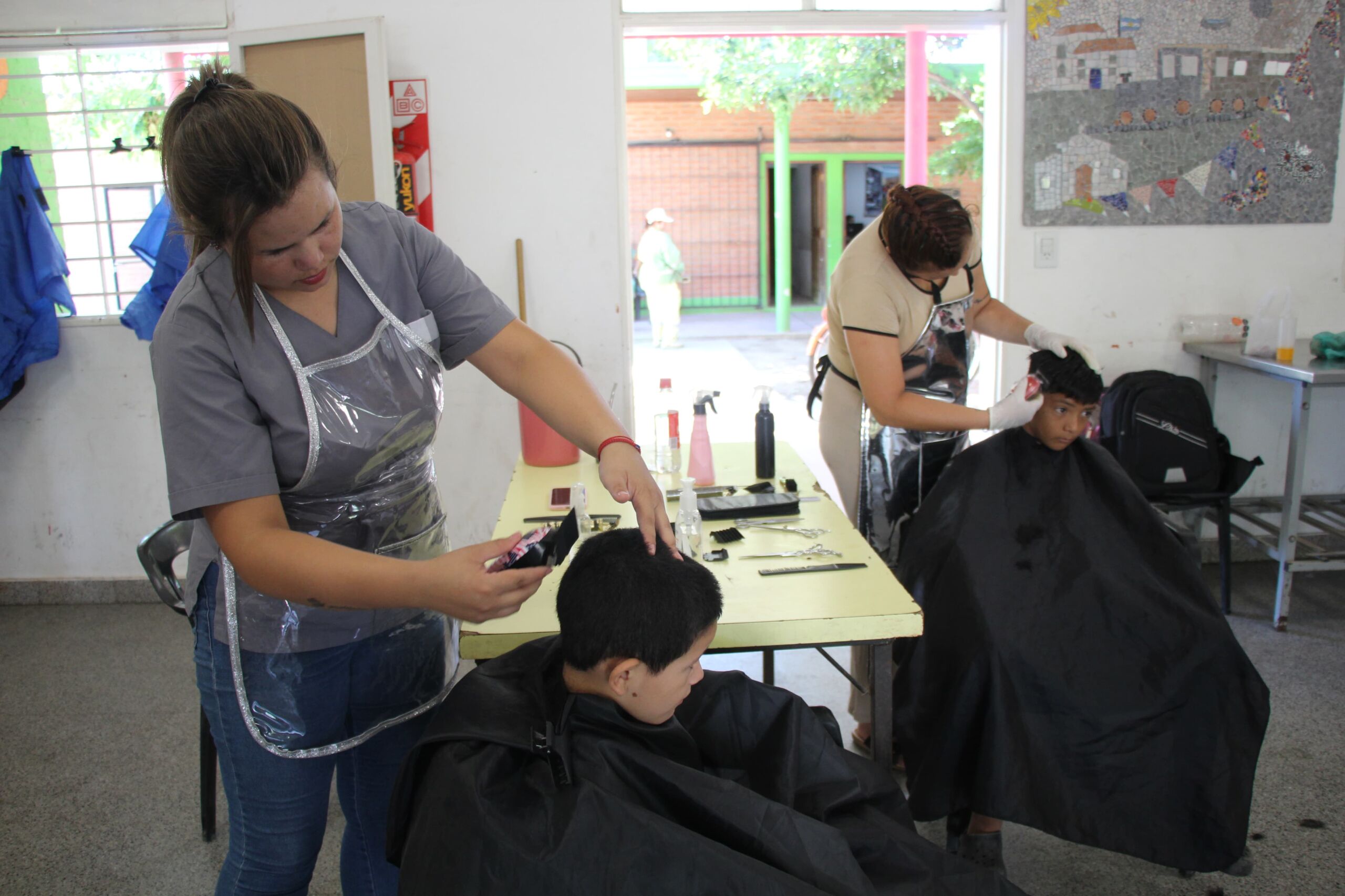 Cortes gratuitos: Resistencia sumó a los adultos al programa “Volvemos al Cole”