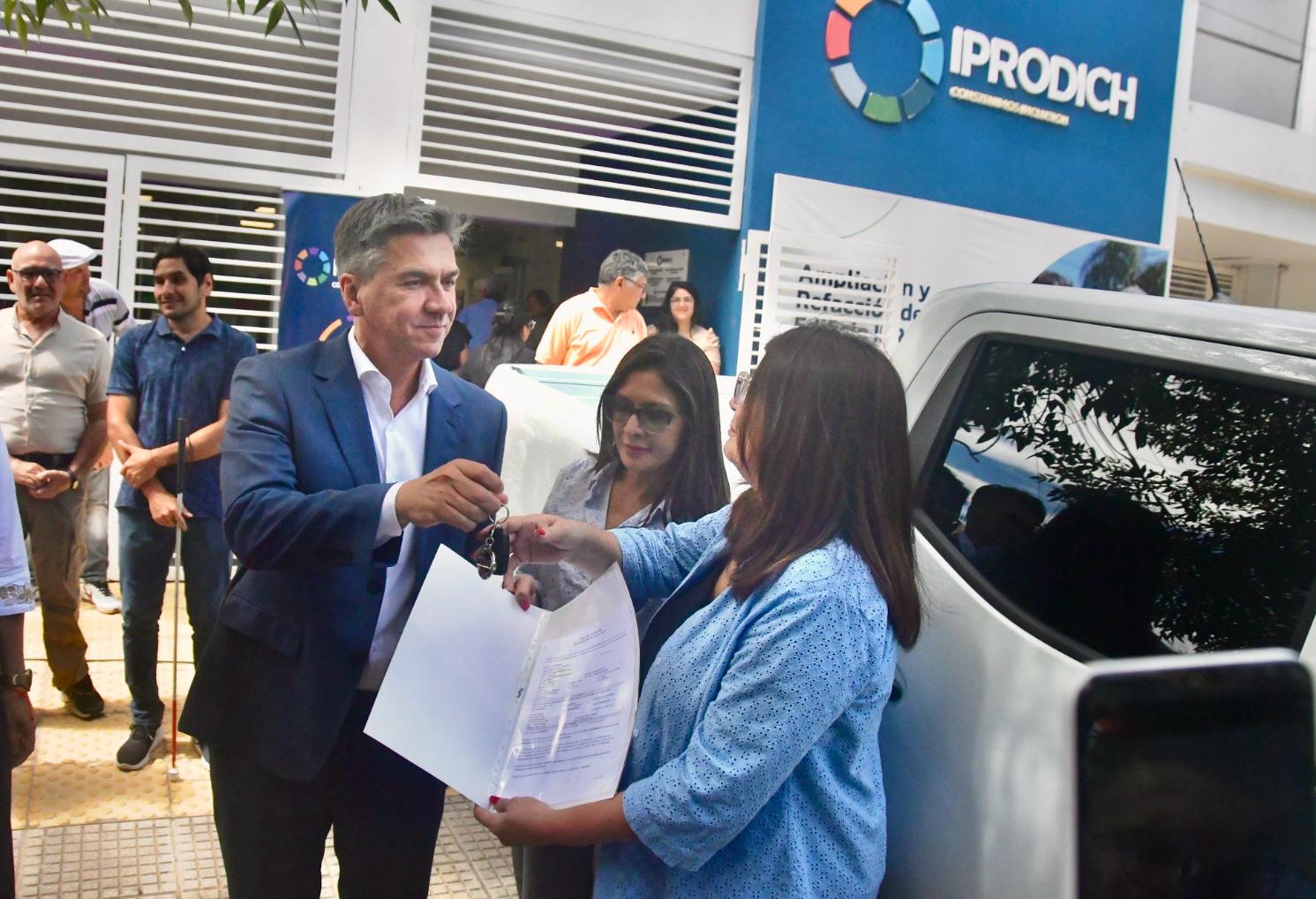 El Gobernador Zdero entregó a IPRODICH un vehículo 4×4 para operativos y traslados de personas con discapacidad