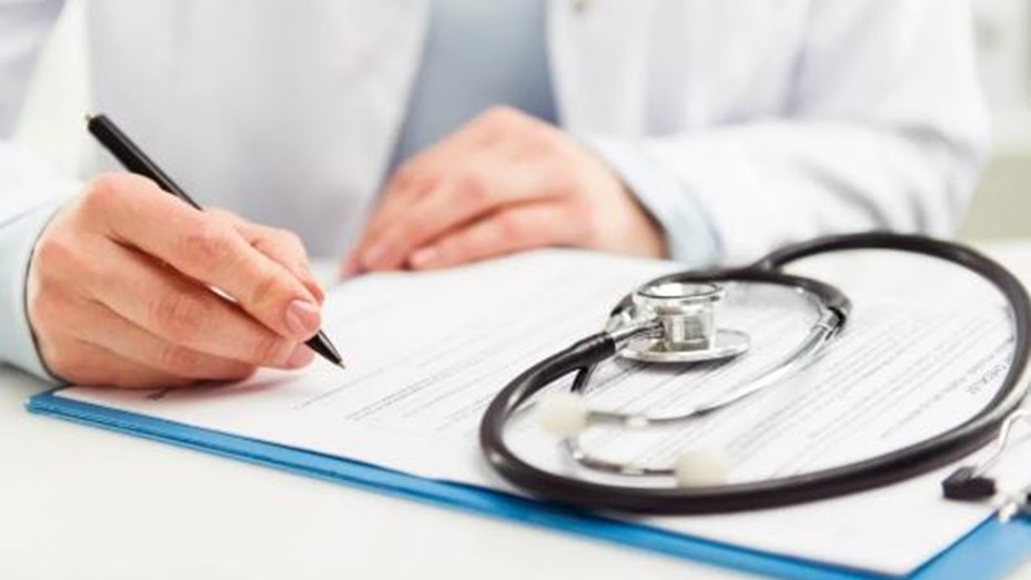 Falsificó un certificado médico para obtener 10 días extra de licencia y la descubrieron