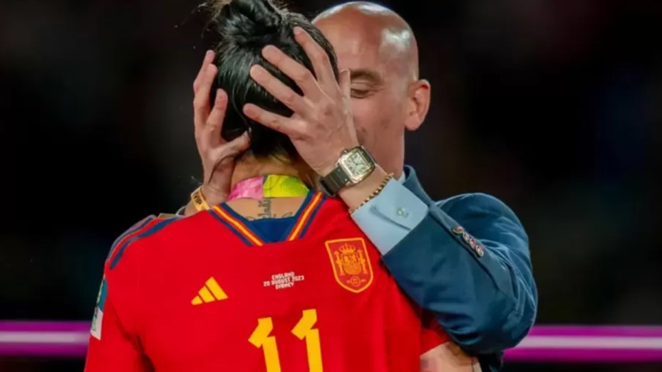 Luis Rubiales fue sentenciado con una multa económica por besar a Jenni Hermoso: cuánto deberá pagar