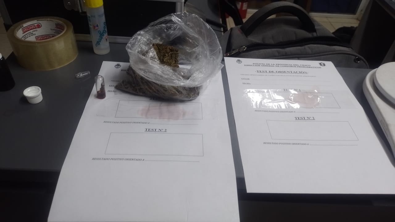 Intentó ingresar marihuana a un detenido y fue aprehendido