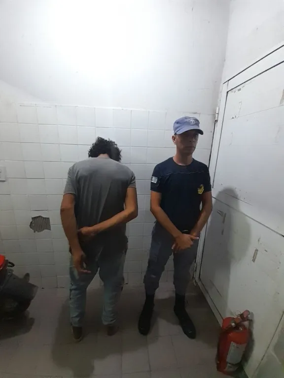 Dos hombres fueron detenidos por causar lesiones a una mujer con un machete.