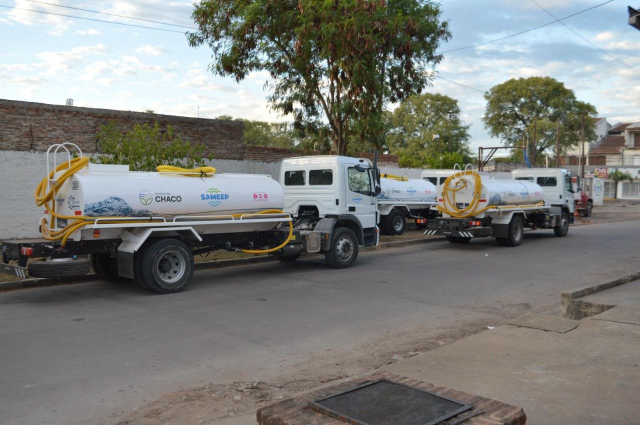 Área Metropolitana: SAMEEP refuerza su asistencia con camiones de agua a granel, en distintos barrios