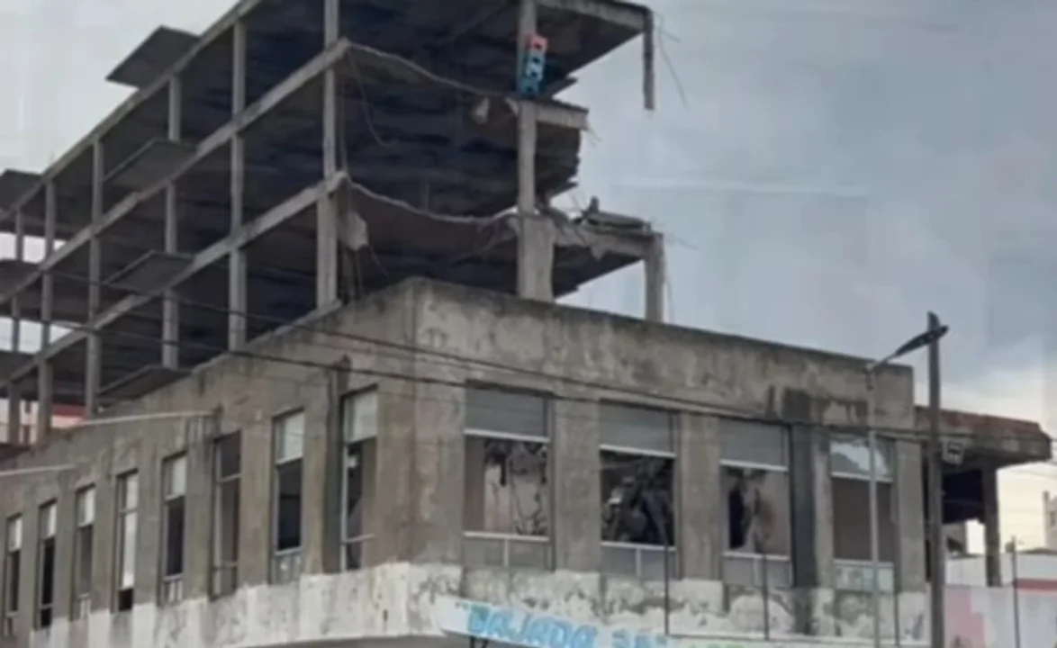 Pudo haber sido una tragedia: se derrumbó un edificio abandonado en Santa Teresita