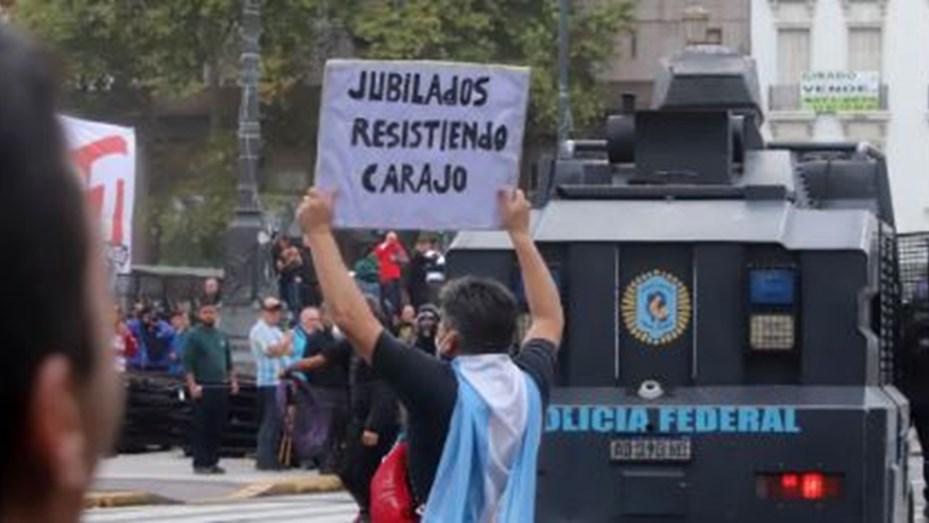 Jubilados y sectores opositores vuelven a marchar al Congreso