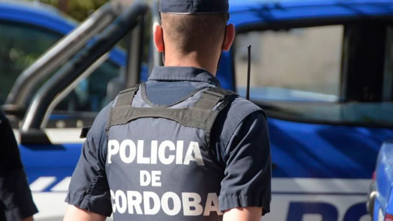 Drama en Córdoba: una adolescente falleció tras arrojarse a un camión tras una pelea con su novia