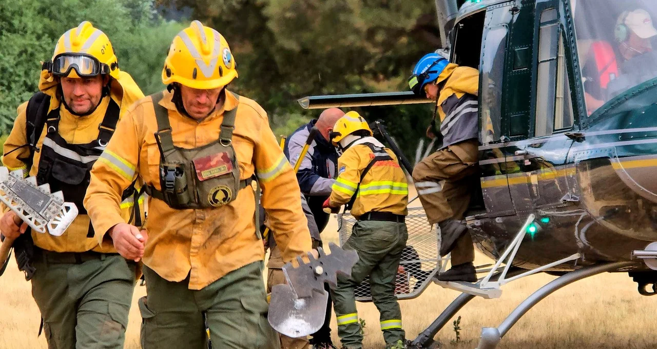 Alivio en El Bolsón: los brigadistas controlaron los incendios forestales