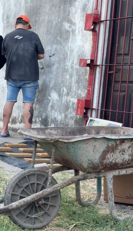 Con 15 panes de marihuana intentó escapar, pero los efectivos de antinarcóticos lo atraparon