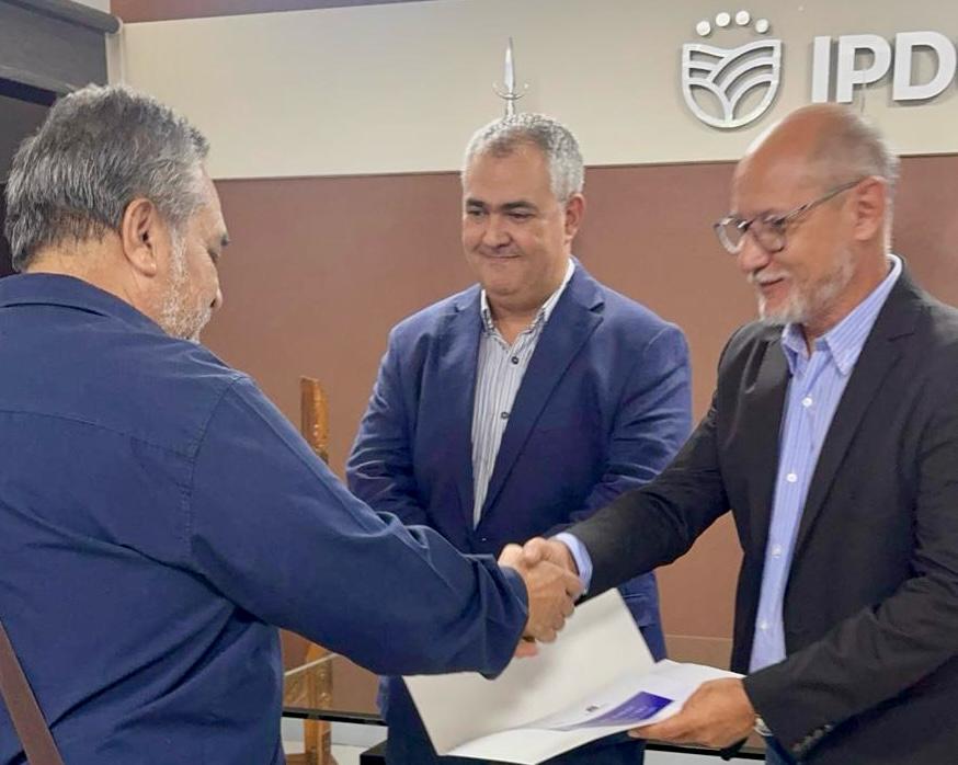 Área Metropolitana: el IPDUV entregó créditos de “Chaco a la Obra”