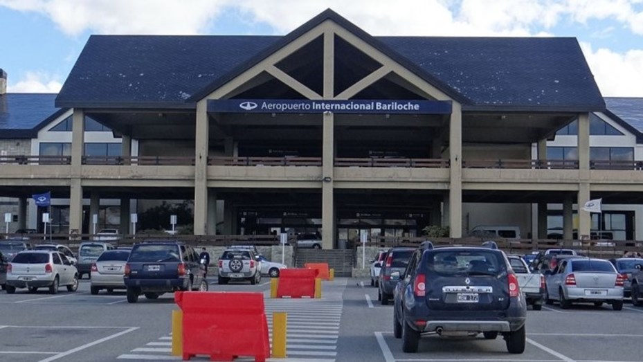 Operativo en Bariloche y Aeroparque por presunta trata de personas: 14 detenidos