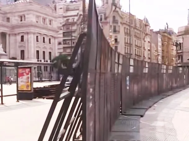 Un Congreso vallado tuvo una nueva movilización, esta vez sin incidentes