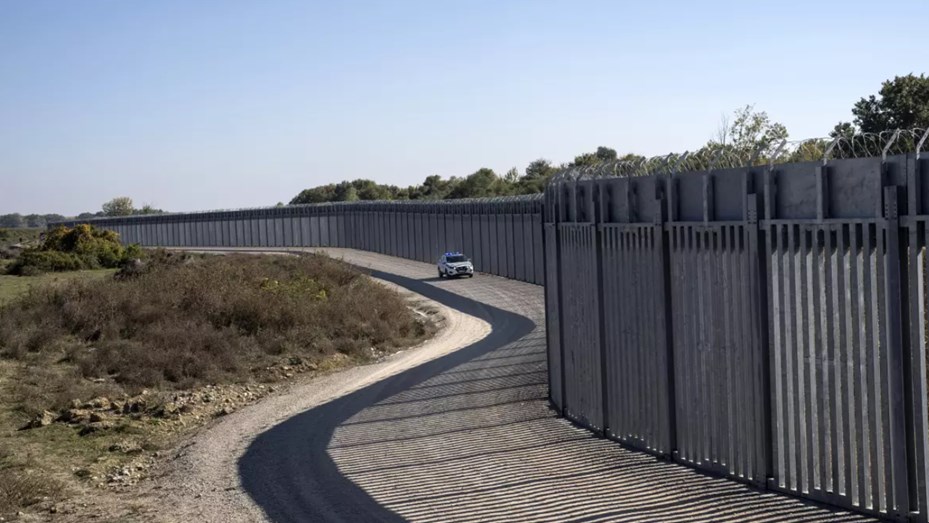 Turquía levantará un muro en su frontera con Grecia para frenar la llegada de inmigrantes