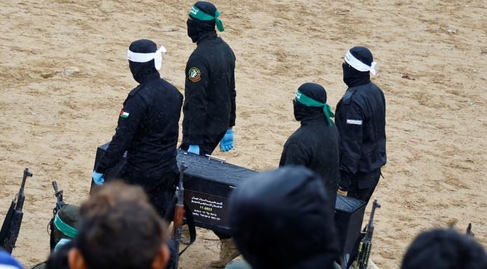Crece la tensión en Gaza: Hamas amenaza con asesinar rehenes e israelíes reanudan ofensiva