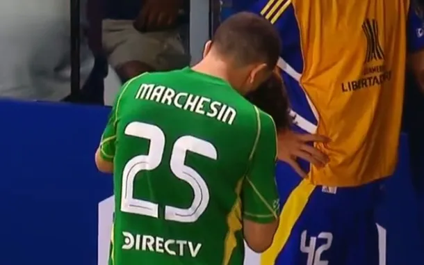 (Video) La hinchada de Boca apuntó a Agustín Marchesín, pero de un modo inesperado
