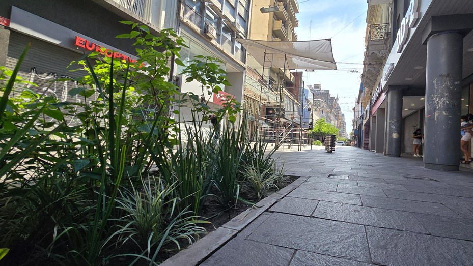 Córdoba: Instalaron “islas de sombra” como una solución ante el calor extremo