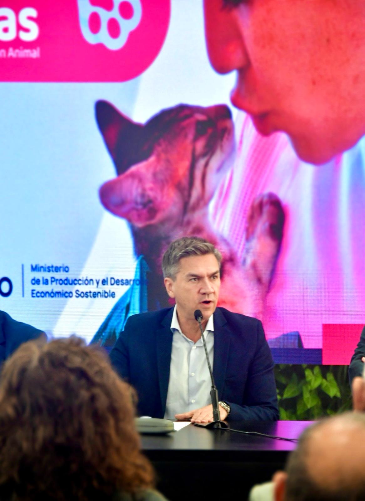 El Gobernador Zdero lanzó el programa de protección de animales domésticos “Dejando Huellas”