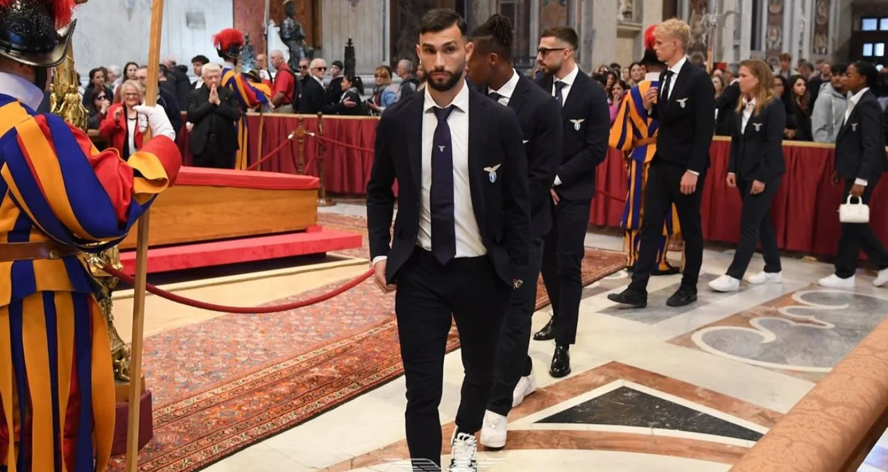 Cuatro futbolistas de la Selección argentina despidieron al Papa Francisco