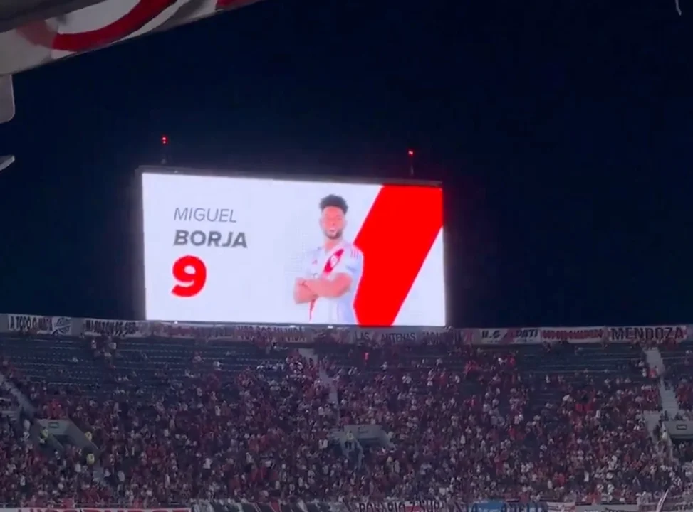 (Video) La reacción de los hinchas de River con Miguel Borja en el Monumental