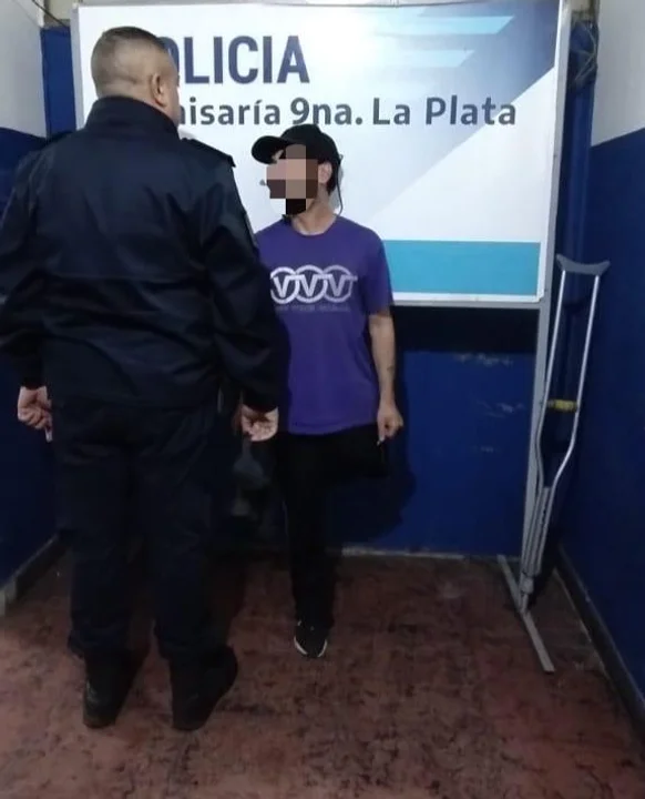 Cayó preso el delincuente con muletas que intentó robar en una casa de La Plata