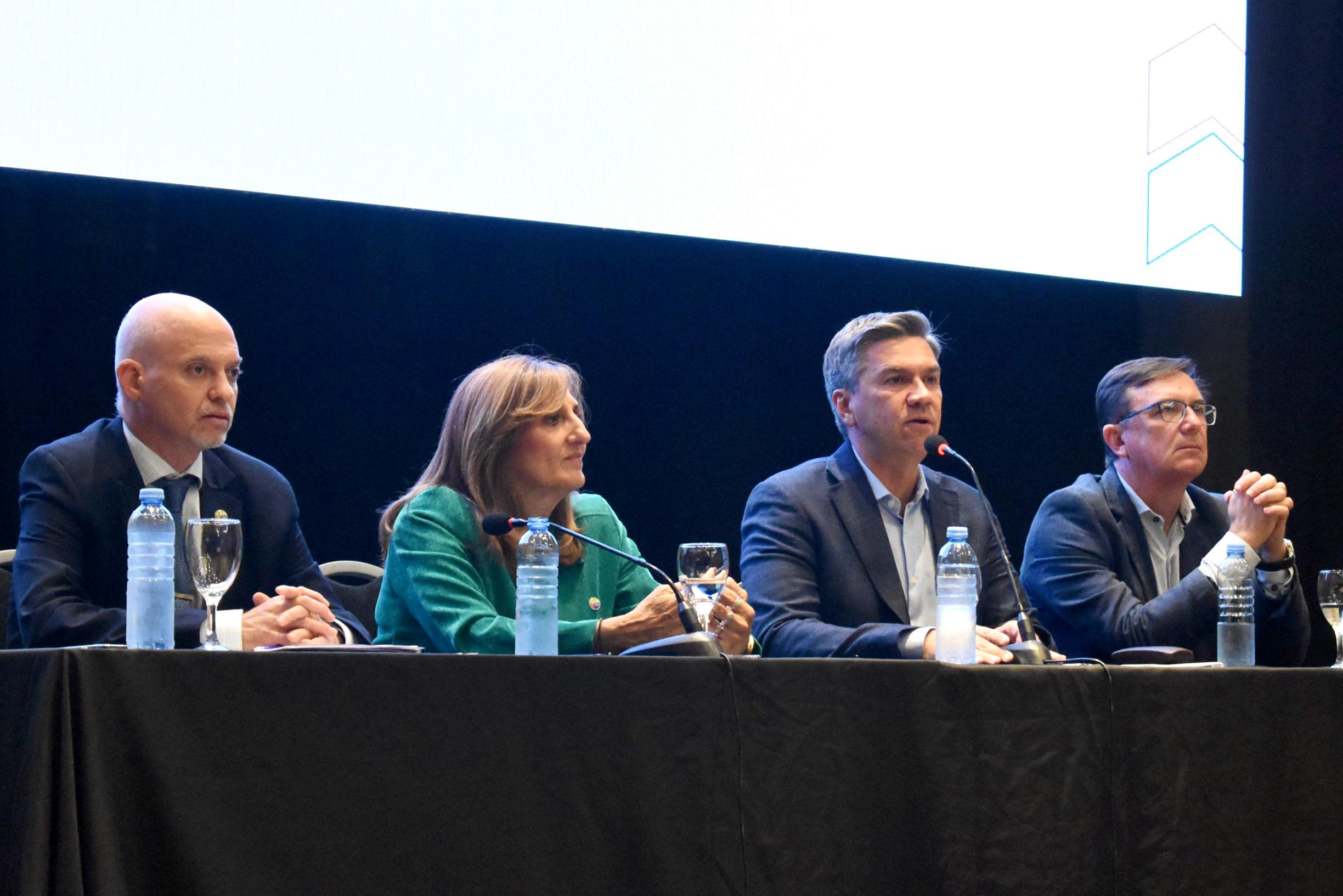 Esta tarde: el Gobernador Zdero acompañó el cierre de la II Cumbre Chaqueña de Ciencia, Tecnología e Innovación