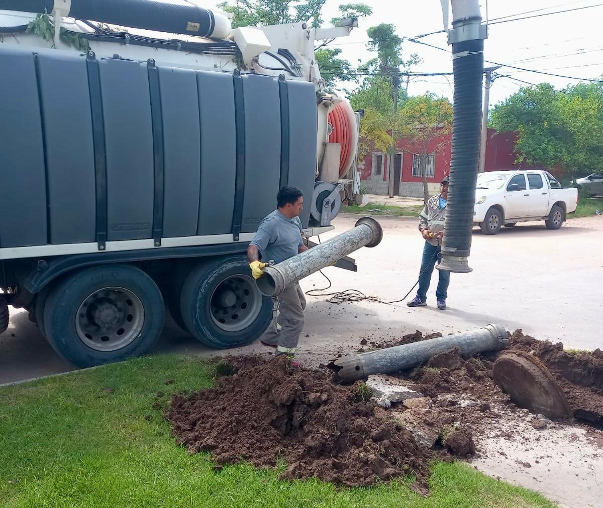Sáenz Peña: SAMEEP realizó trabajos de limpieza de cloacas y reparación de cañerías