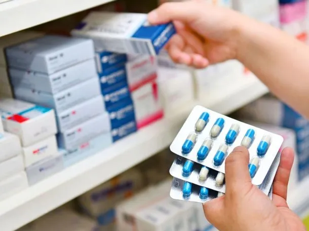 Farmacias deberán mostrar un código QR con la lista de precios de los medicamentos