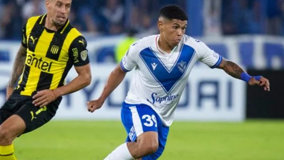 Vélez debutó en la Conmebol Libertadores con un agónico triunfo ante Peñarol