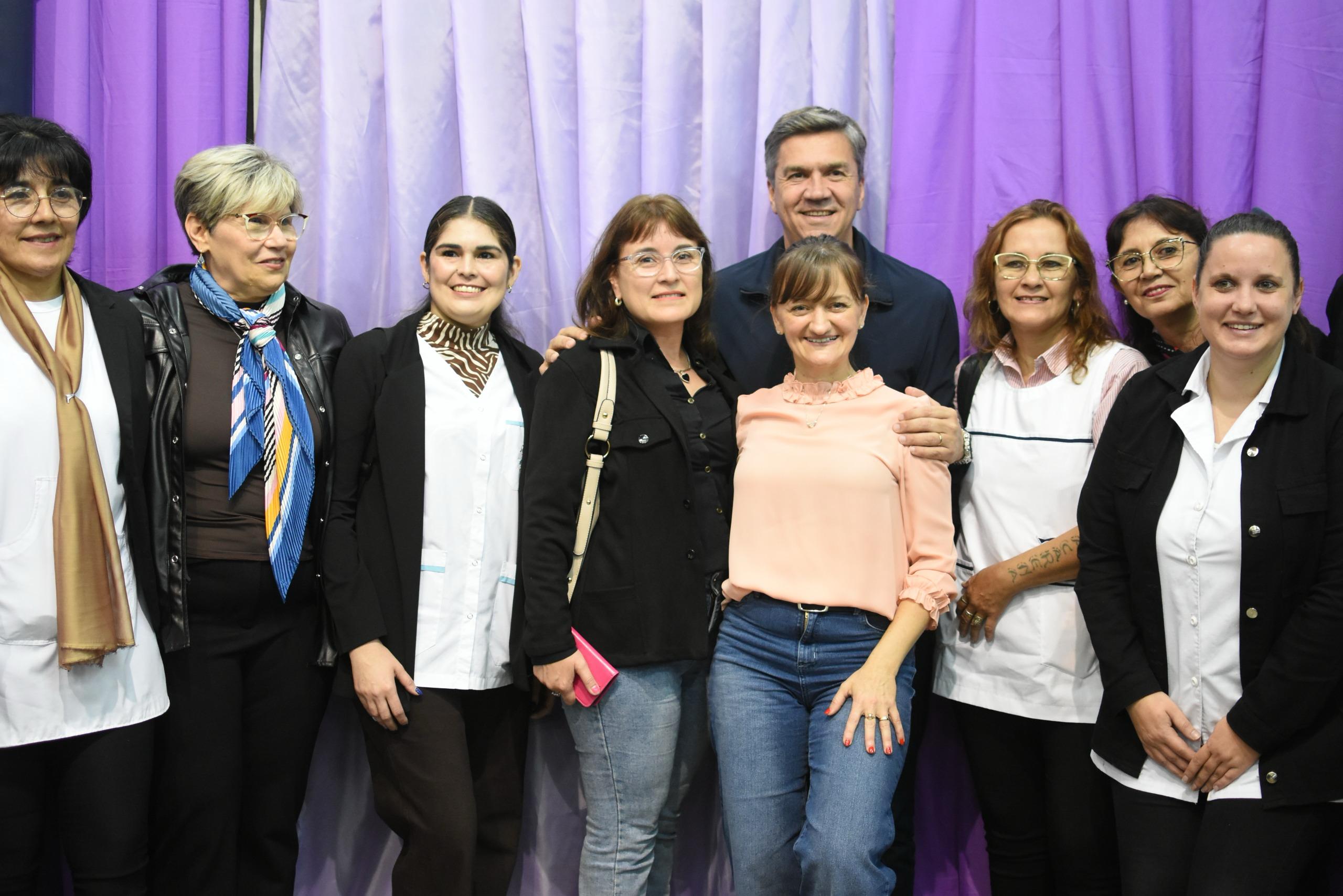 Histórico: el Gobernador Zdero entregó 400 antenas satelitales para beneficiar a escuelas chaqueñas