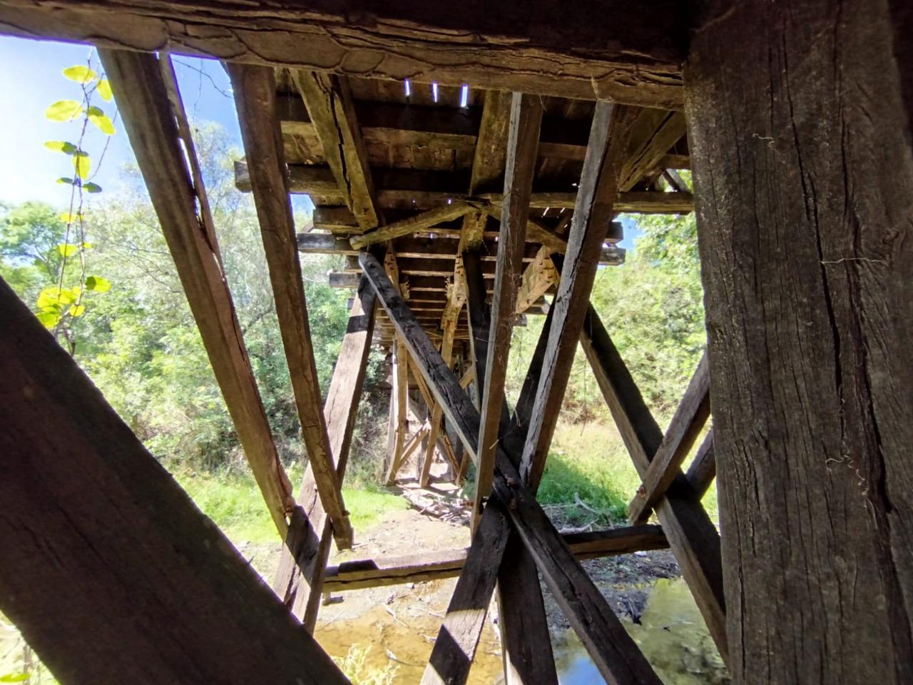 Mejor conectividad rural: el Gobierno Provincial inicia la construcción de un nuevo puente sobre el Arroyo Quintana