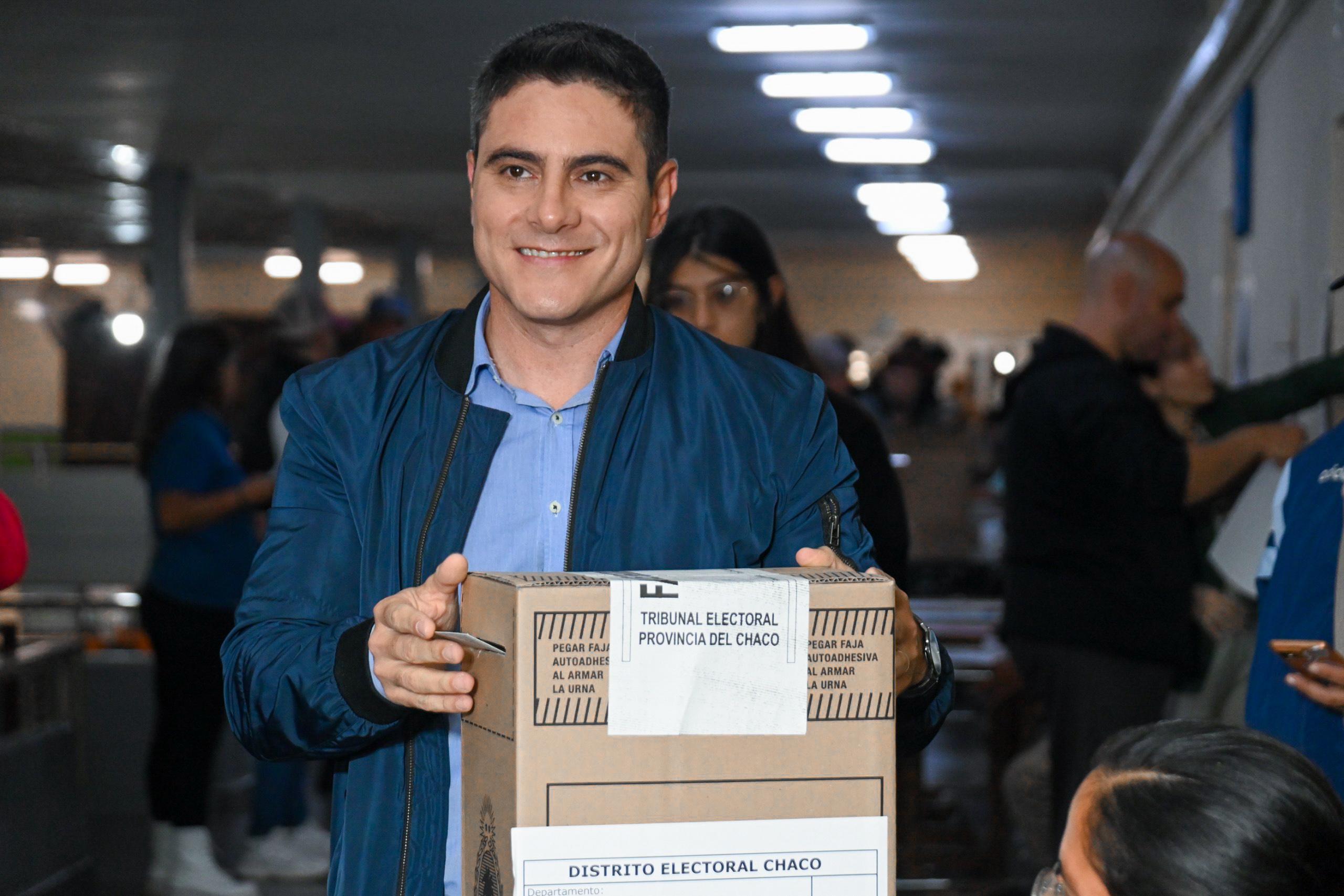 Votó Julio Ferro: “es muy importante que la gente se exprese en las urnas y elija a sus diputados”