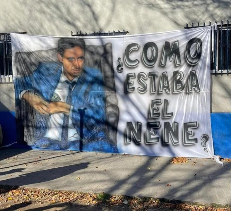 La irónica bandera que apareció en las inmediaciones de la cancha de San Lorenzo