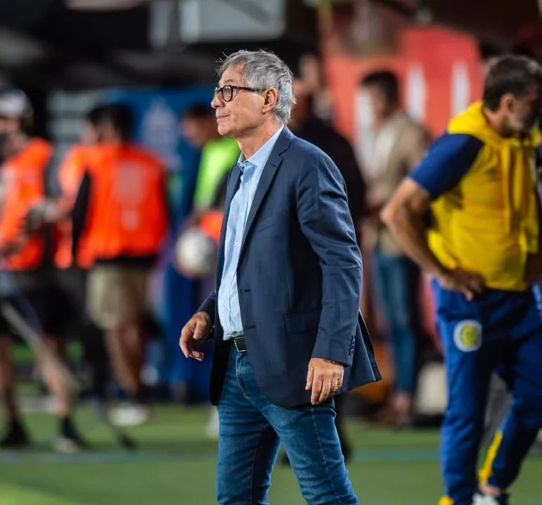 «Hicimos un buen partido»: Ariel Holan se mostró contento tras el pase a cuartos de final de Rosario Central