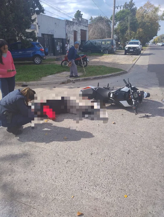 Un motociclista chocó contra una camioneta falleciendo tras estar internado en estado de gravedad