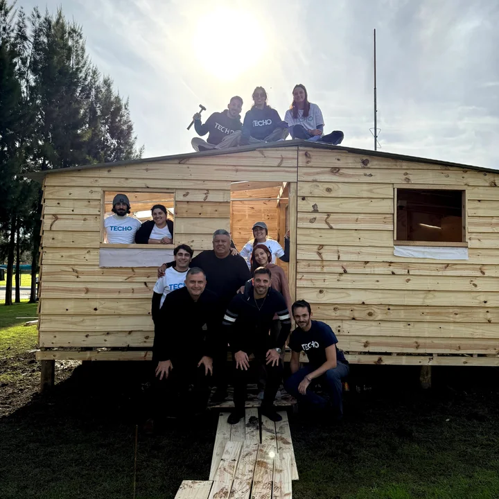 Chiqui Tapia mostró las casas de Un Gol X Un Techo y lo destrozaron en redes: “Parece una cucha”