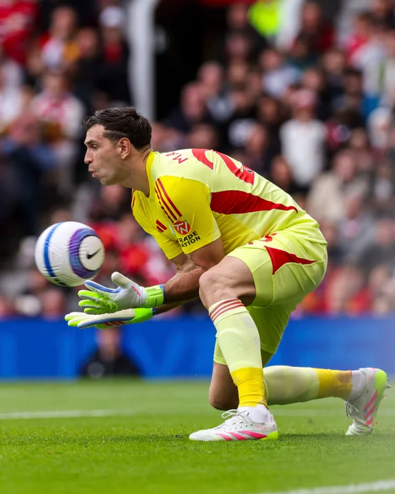 (Video) Una atajada del ´Dibu´ Martínez en Aston Villa fue elegida como la mejor de la temporada en la Premier League