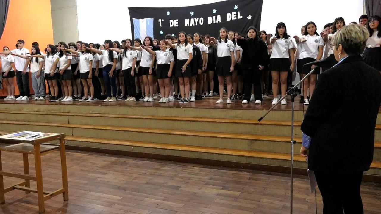 Educación: estudiantes secundarios prometen lealtad a la Constitución