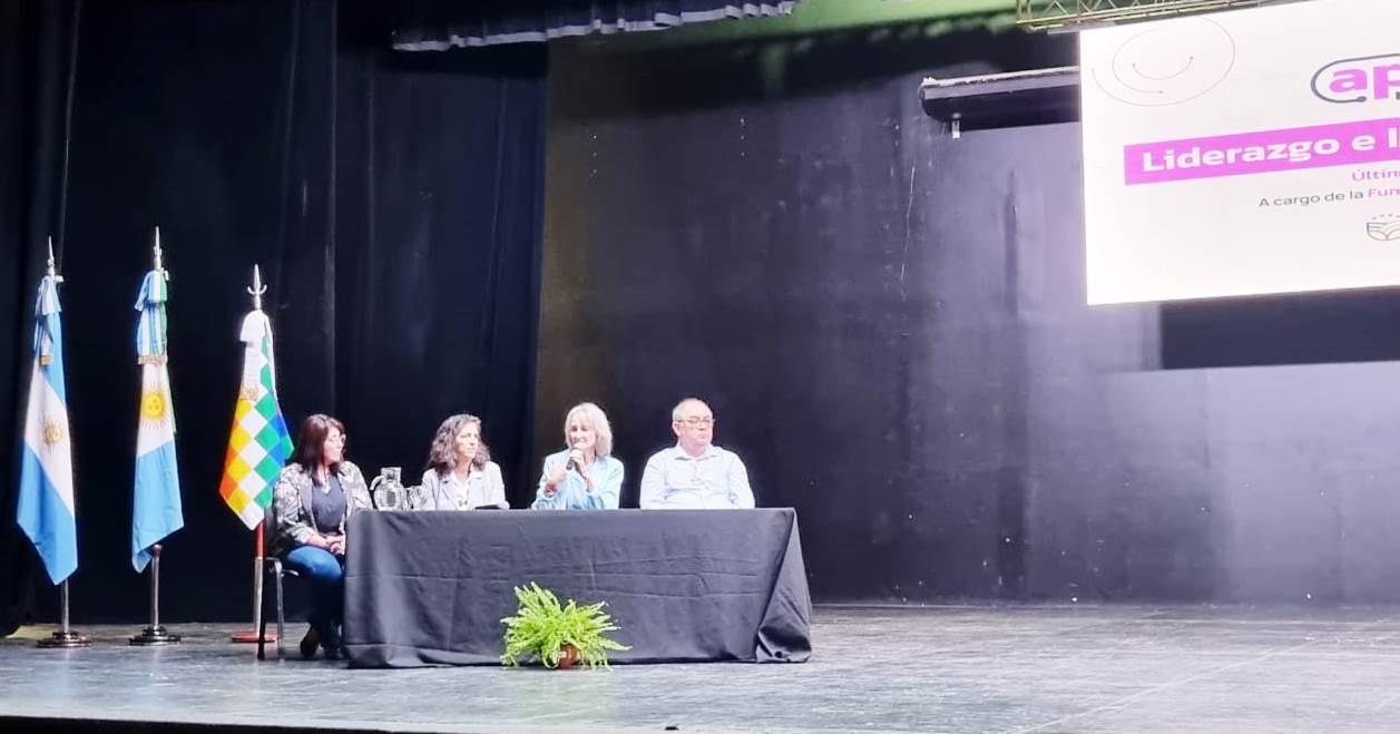 Red Aprende: equipos directivos y de docentes de 200 escuelas secundarias en el tramo final de la capacitación en liderazgo