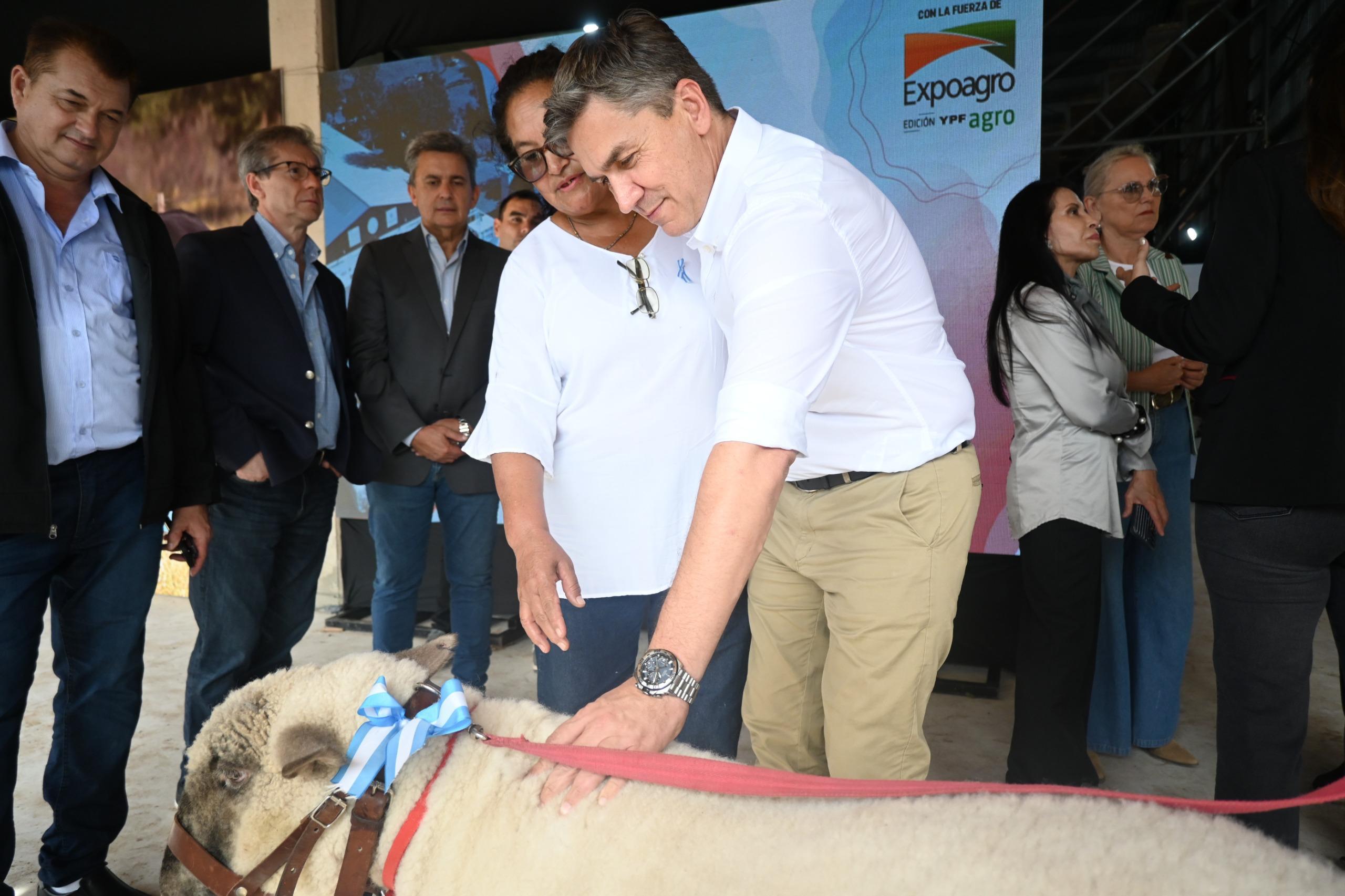 Corrientes: el Gobernador Zdero acompañó la apertura de la 22° Exposición Nacional Braford en la Sociedad Rural