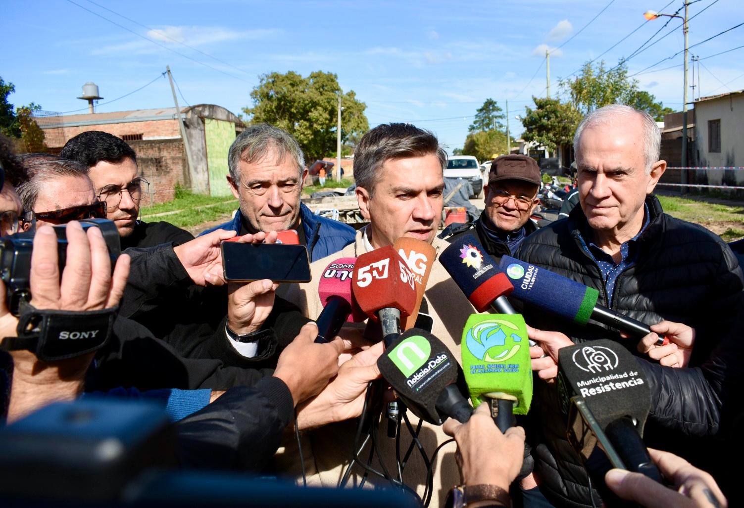 Resistencia: el Gobernador Zdero constató el avance de pavimentación de la calle Cocomarola