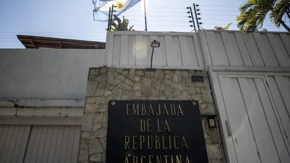 El Gobierno elogió el rescate de los venezolanos refugiados y volvió a pedir por el gendarme Gallo