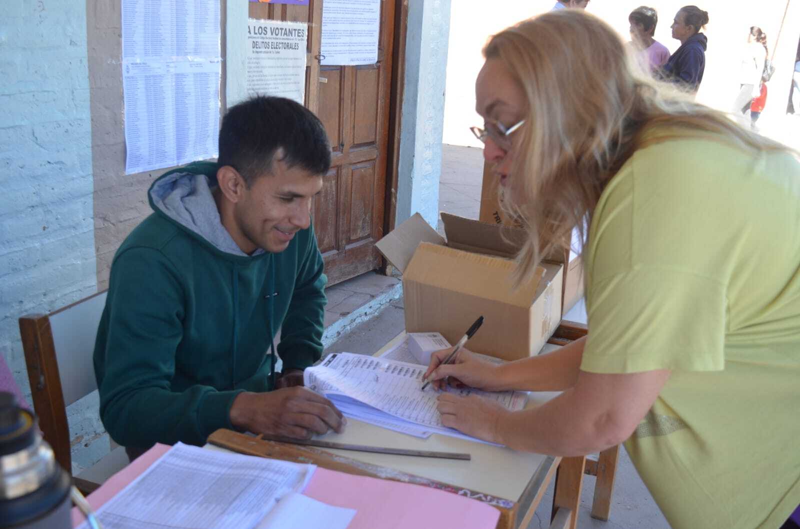 Glenda Seifert votó en Pampa del Infierno: “Lo más importante de la democracia es cuando la gente expresa su voto”
