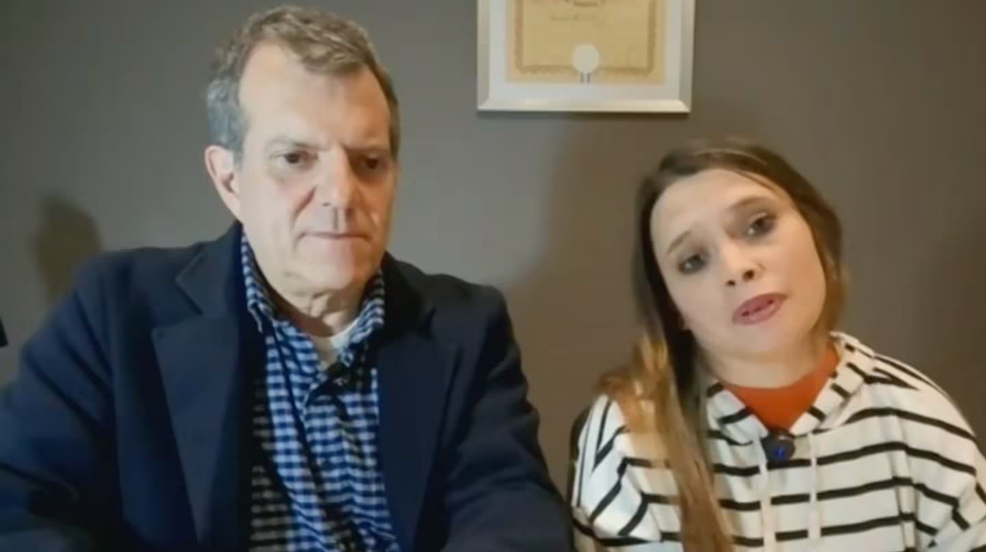 “Pensé que era un regalo de Dios”: la increíble explicación de la mujer que recibió $510 millones por error