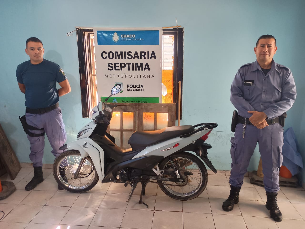 La Policía recuperó una moto que fue abandonada en un descampado