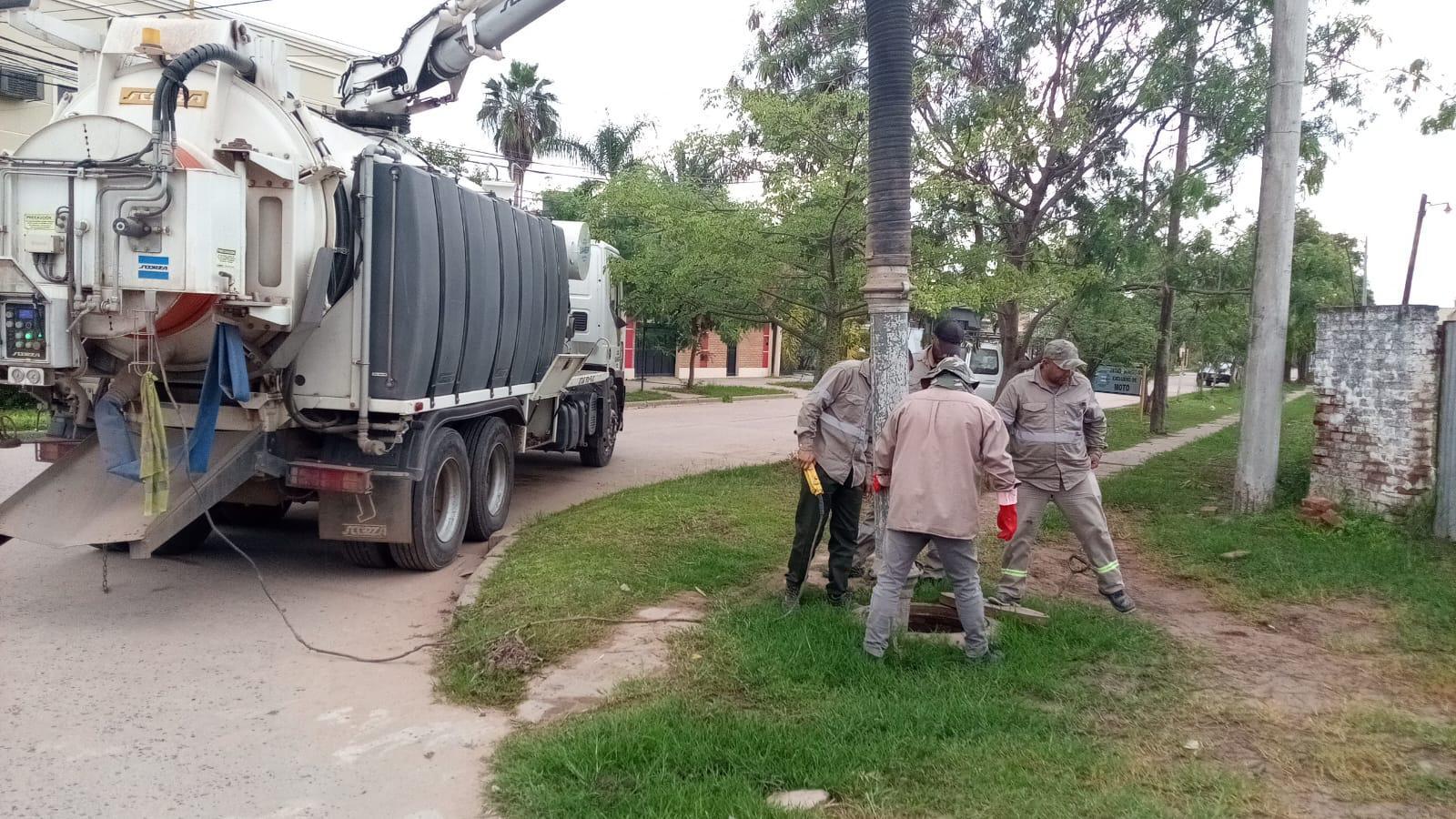 Juan J. Castelli: Sameep realizó trabajos de saneamiento integral y limpieza cloacal