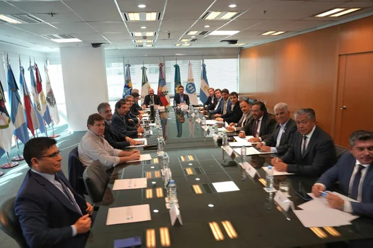 Gobernadores firmarán el acuerdo con Nación por los «dólares del colchón»