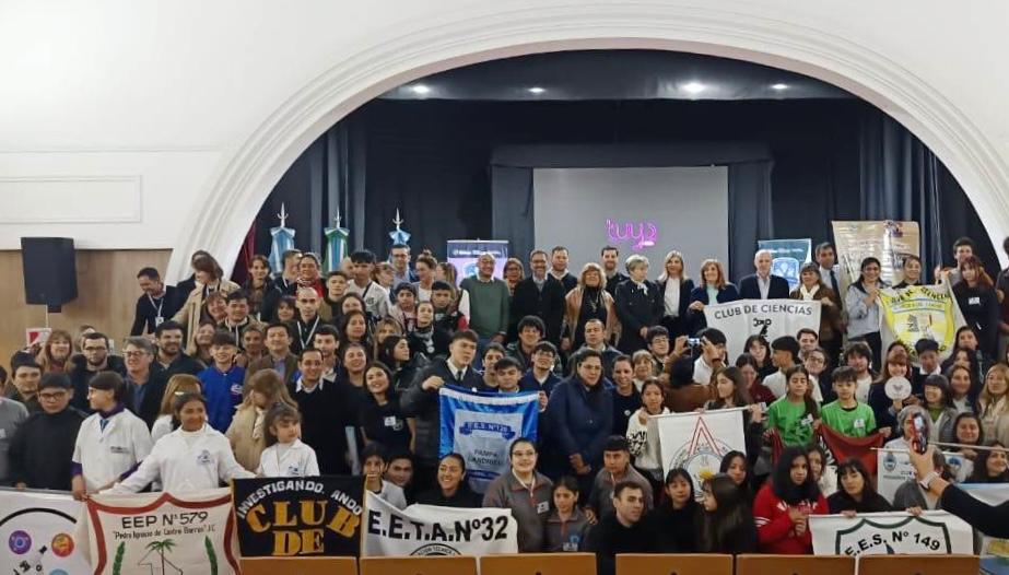 Educación organizó el Encuentro Provincial de Clubes de Ciencias “Científicos por un día”