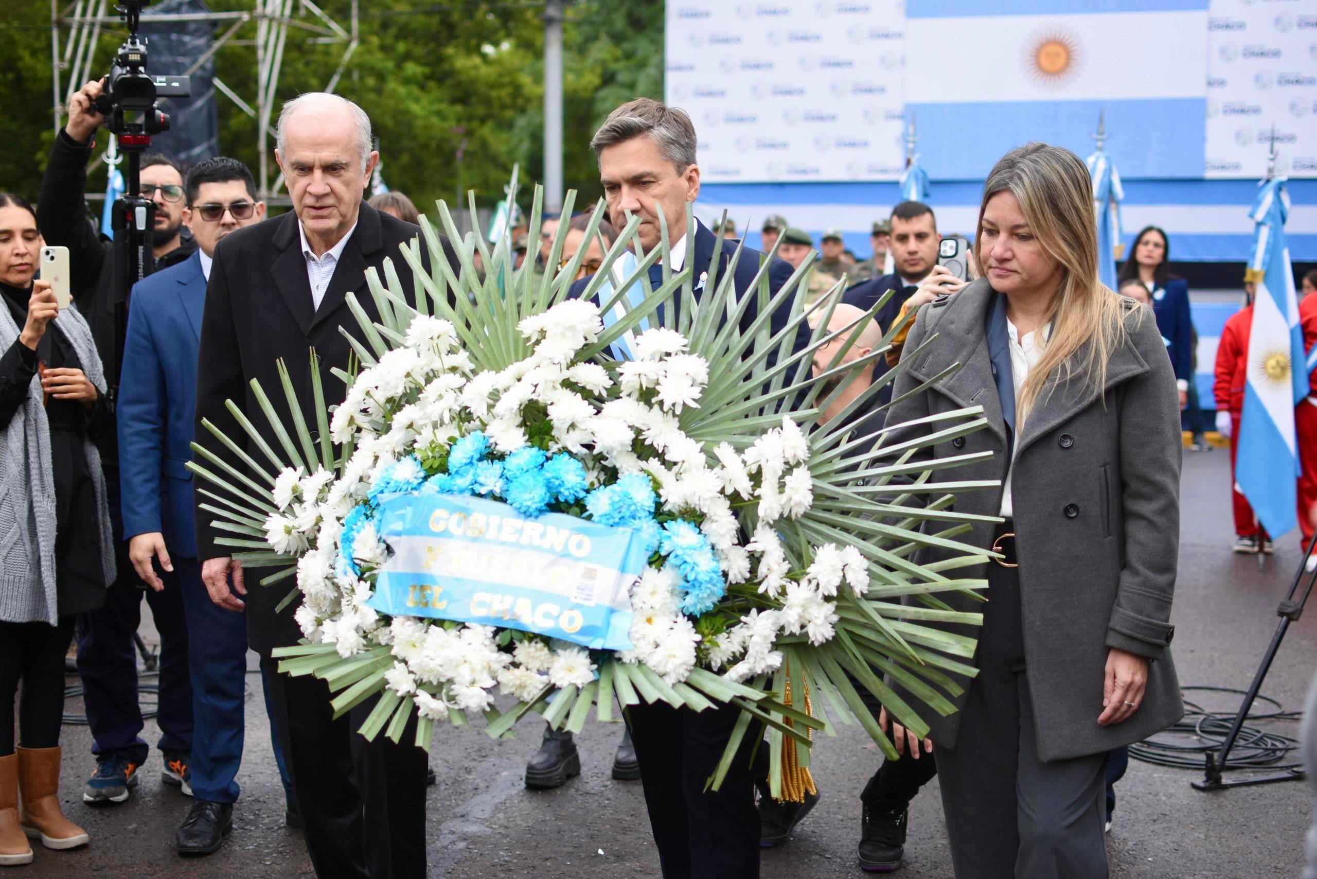 La llovizna no detuvo el homenaje a Belgrano, pero la promesa se reprogramó por resguardo de los alumnos