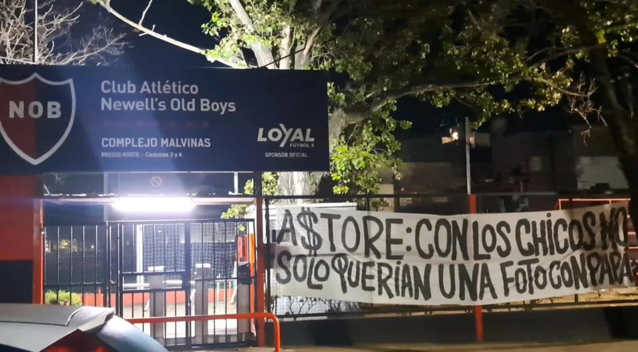 Provocación de Central a Newell´s: pasacalles contra Astore por la foto de los chicos con Malcorra