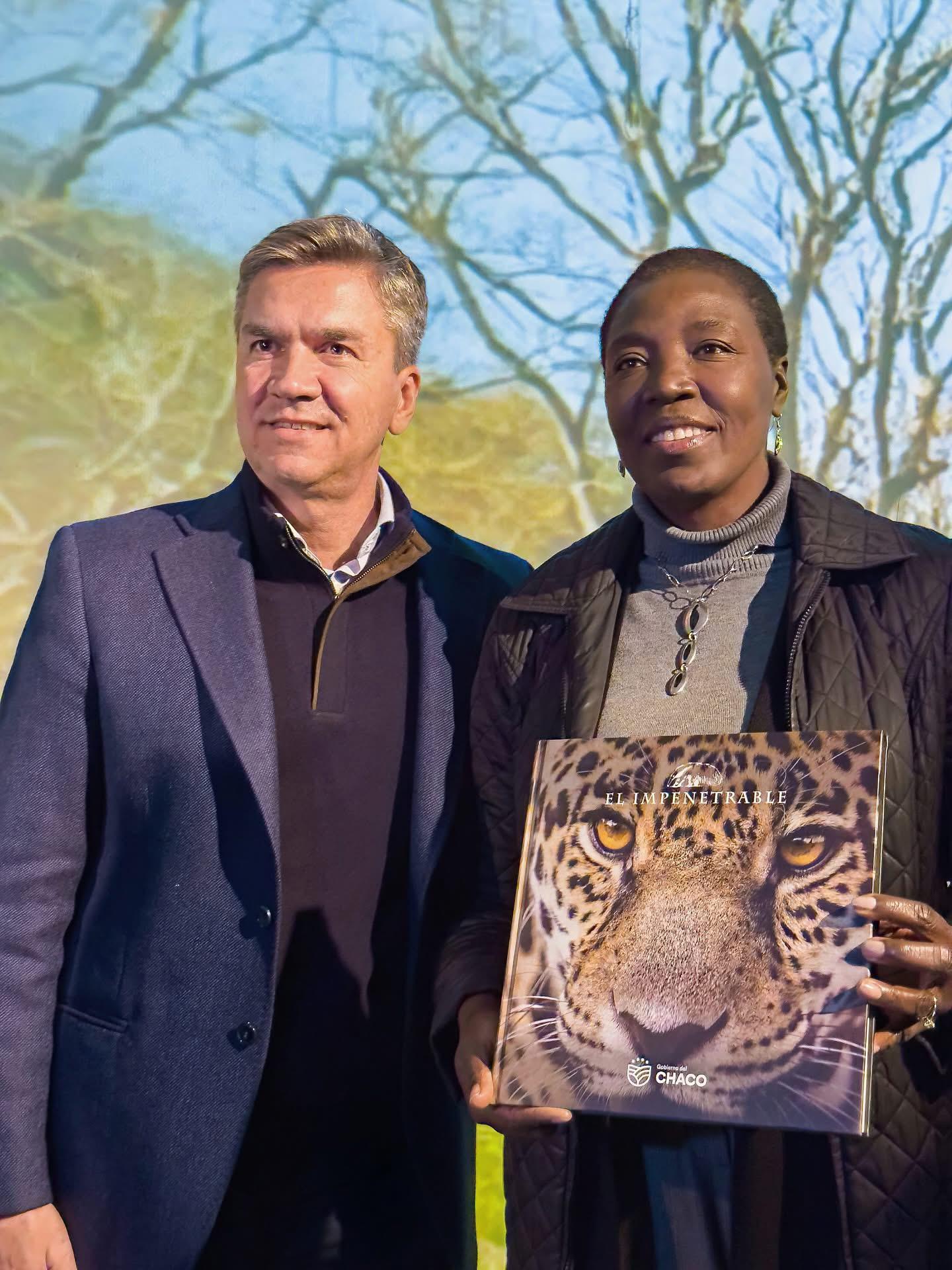 Buenos Aires: el Gobernador Zdero presentó el libro “El Impenetrable” en la Casa del Chaco